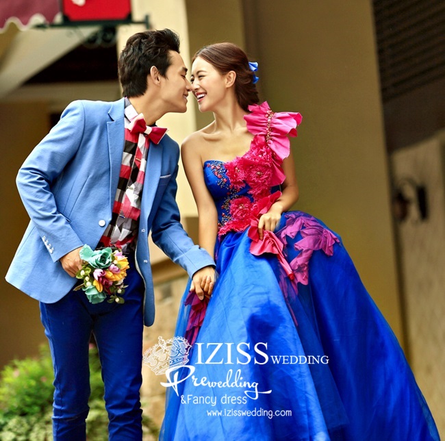 PW016 - **เลิกผลิตค่ะ** ชุดคู่ถ่ายพรีเวดดิ้ง (prewedding dress) & ชุดแต่งงานแฟนซี (Fancy wedding dress)ชายหญิง "ธีมสีน้ำเงิน-ชมพู"