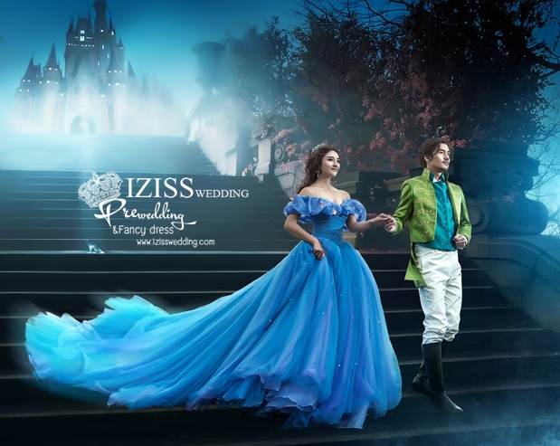 PW310 - **พรีออเดอร์ค่ะ** ชุดคู่ถ่ายพรีเวดดิ้ง (prewedding dress) & ชุดแต่งงานแฟนซี (Fancy wedding dress)ชายหญิง "ธีมสีเจ้าหญิงสีน้ำเงิน-เจ้าชายชุดสีเขียว"