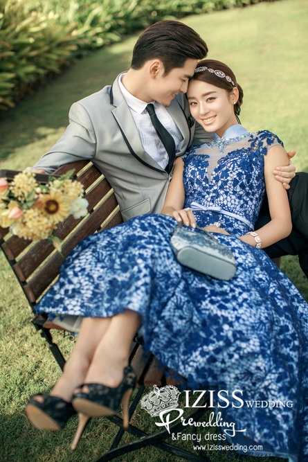 PW318 - **พร้อมส่งเฉพาะชุดผู้ชาย** ชุดคู่ถ่ายพรีเวดดิ้ง (prewedding dress) & ชุดแต่งงานแฟนซี (Fancy wedding dress)ชายหญิง "ธีมสีน้ำเงิน"