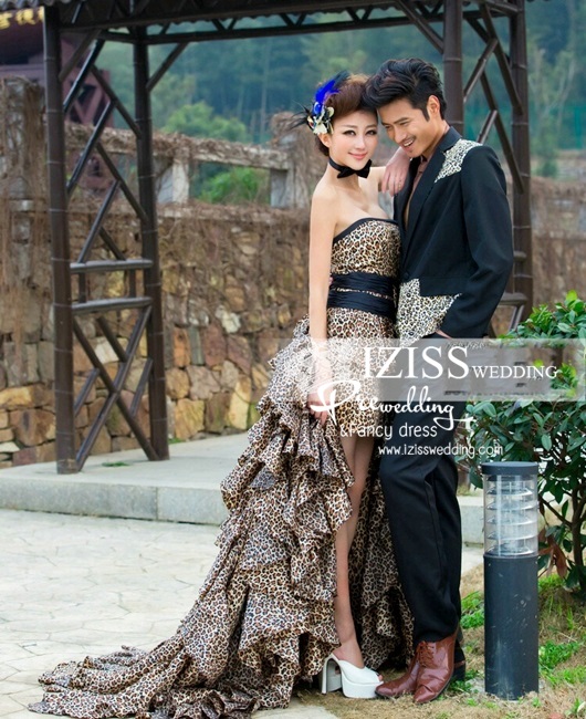 PW003 - **เลิกผลิตค่ะ** ชุดคู่ถ่ายพรีเวดดิ้ง (prewedding dress) & ชุดแต่งงานแฟนซี (Fancy wedding dress)ชายหญิง "ธีมลายเสือดาว"