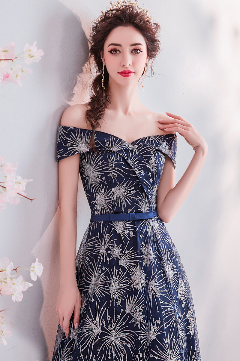 ชุดราตรีสีน้ำเงิน