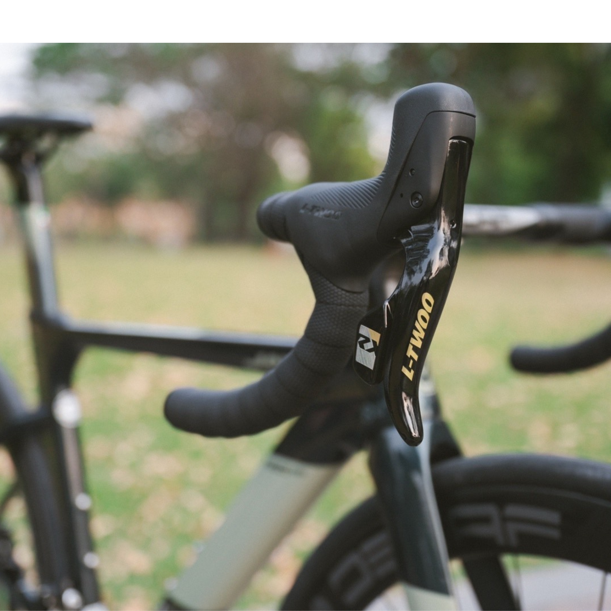 จักรยานเสือหมอบคาร์บอน JAVA FUOCO TOP 24SPD ล้อ: คาร์บอน DECAF 50mm