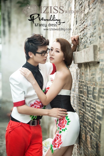 PW136 - Pre order ชุดคู่ถ่ายพรีเวดดิ้ง (prewedding dress) & ชุดแต่งงานแฟนซี (Fancy wedding dress)ชายหญิง "ธีมสีขาว-แดง"