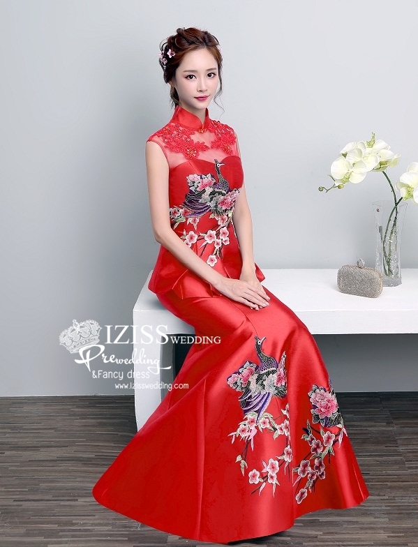 PW519- **พรีออเดอร์สีแดง**ชุดกี่เพ้าสีแดงหางปลา จับจีบช่วงเอว ประดับดอกซากุระและนกยูง ชุดยกน้ำชา ชุดถ่ายพรีเวดดิ้ง (prewedding dress) & ชุดแต่งงานแฟนซี (Fancy wedding dress) "ธีมสีแดง"