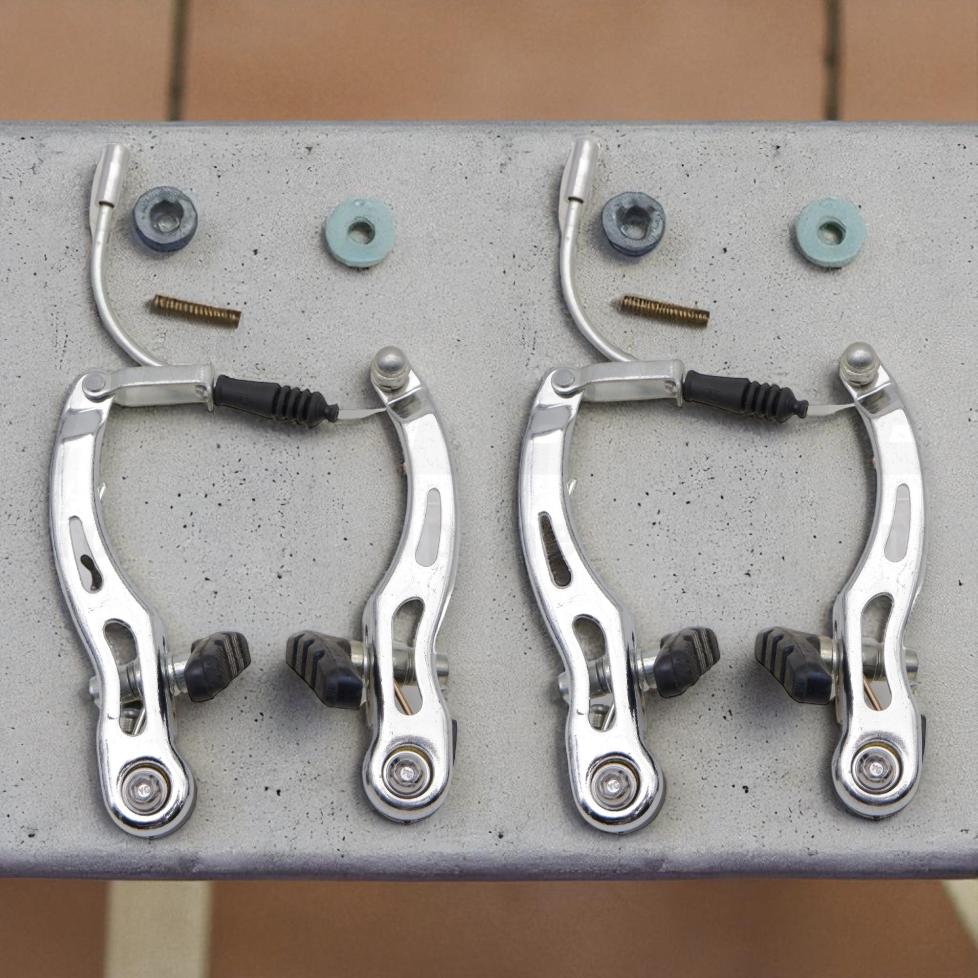 ชุดวีเบรคสำหรับจักรยาน V-BRAKES พร้อมอุปกรณ์ สีดำ/สีเงิน