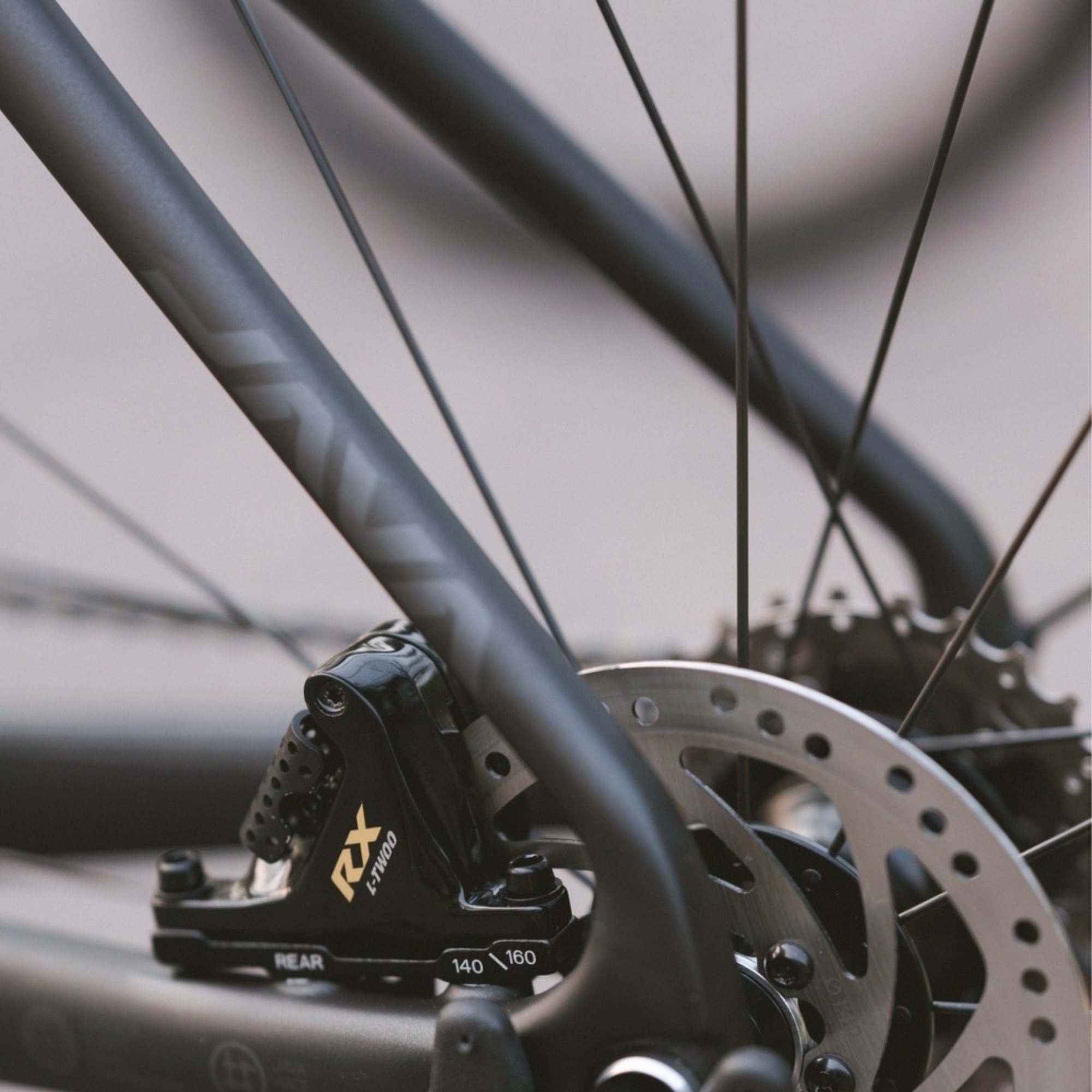 จักรยานเสือหมอบคาร์บอน JAVA FUOCO TOP 24SPD ล้อ: คาร์บอน DECAF 50mm