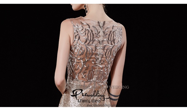 T028 **พรีออเดอร์ชุดราตรี+ผ้าคลุมไหล่**ชุดเลื่อมราตรียาวสีแชมเปญ พร้อมผ้าคลุมไหล่ปักลายหรู แขนกุด ดีเทลซีทรูช่วงไหล่ ด้านข้างลำตัว และด้านหลัง ใช้ผ้าผสมลายปักสวยงามหรูหราไฮโซมากๆ ค่ะ