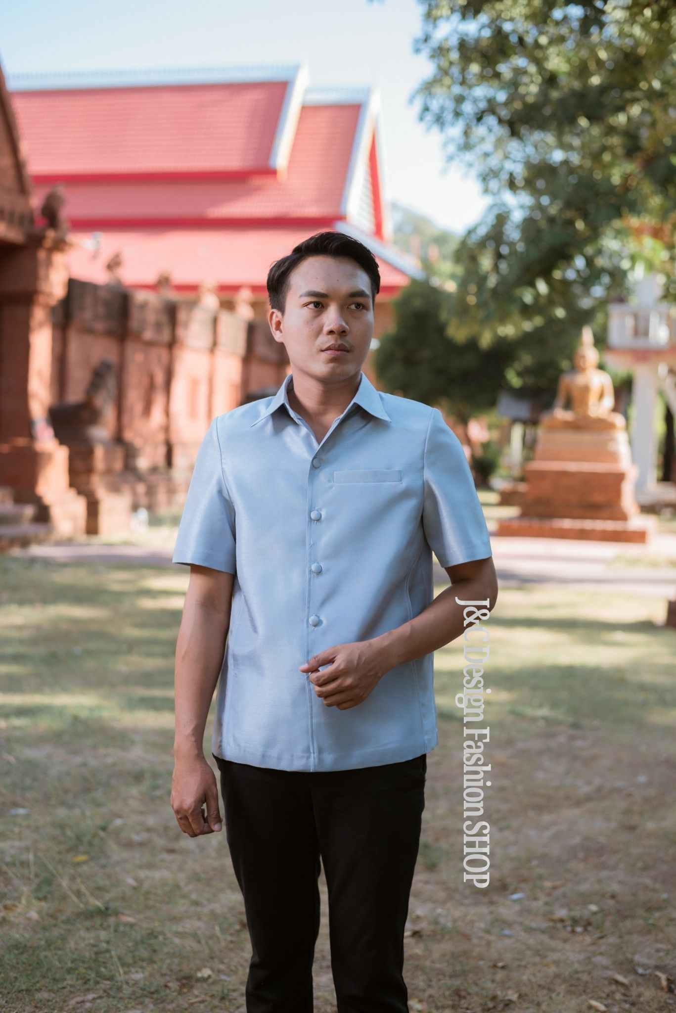 เสื้อสูทชายไหมแพรทิพย์สีเทาเงิน เสื้อสูทชายไหมประดิษฐ์ สูทผ้าไทยชาย ซาฟารีผ้าไทยชายสีเทาเงิน