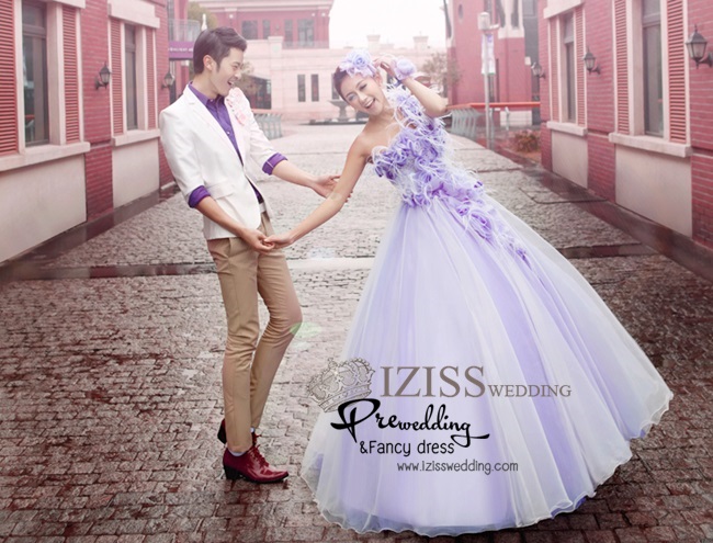 PW131 - Pre order ชุดคู่ถ่ายพรีเวดดิ้ง (prewedding dress) & ชุดแต่งงานแฟนซี (Fancy wedding dress)ชายหญิง "ธีมสีม่วง-ขาว"