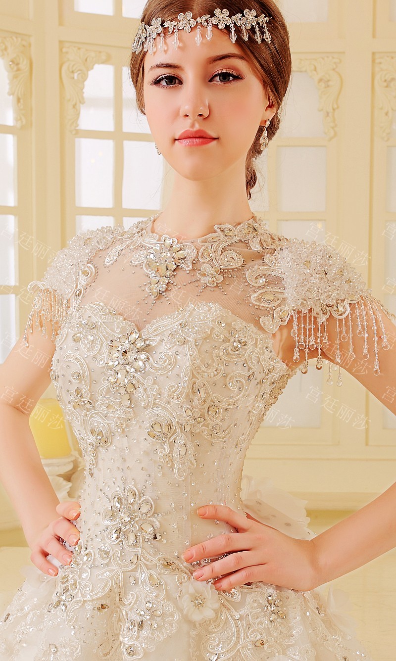 BRL047 **พรีออเดอร์**ชุดแต่งงานหรูหราประดับดอกไม้ผสมเพชรและคริสตัล สวยงามดุจเจ้าหญิง