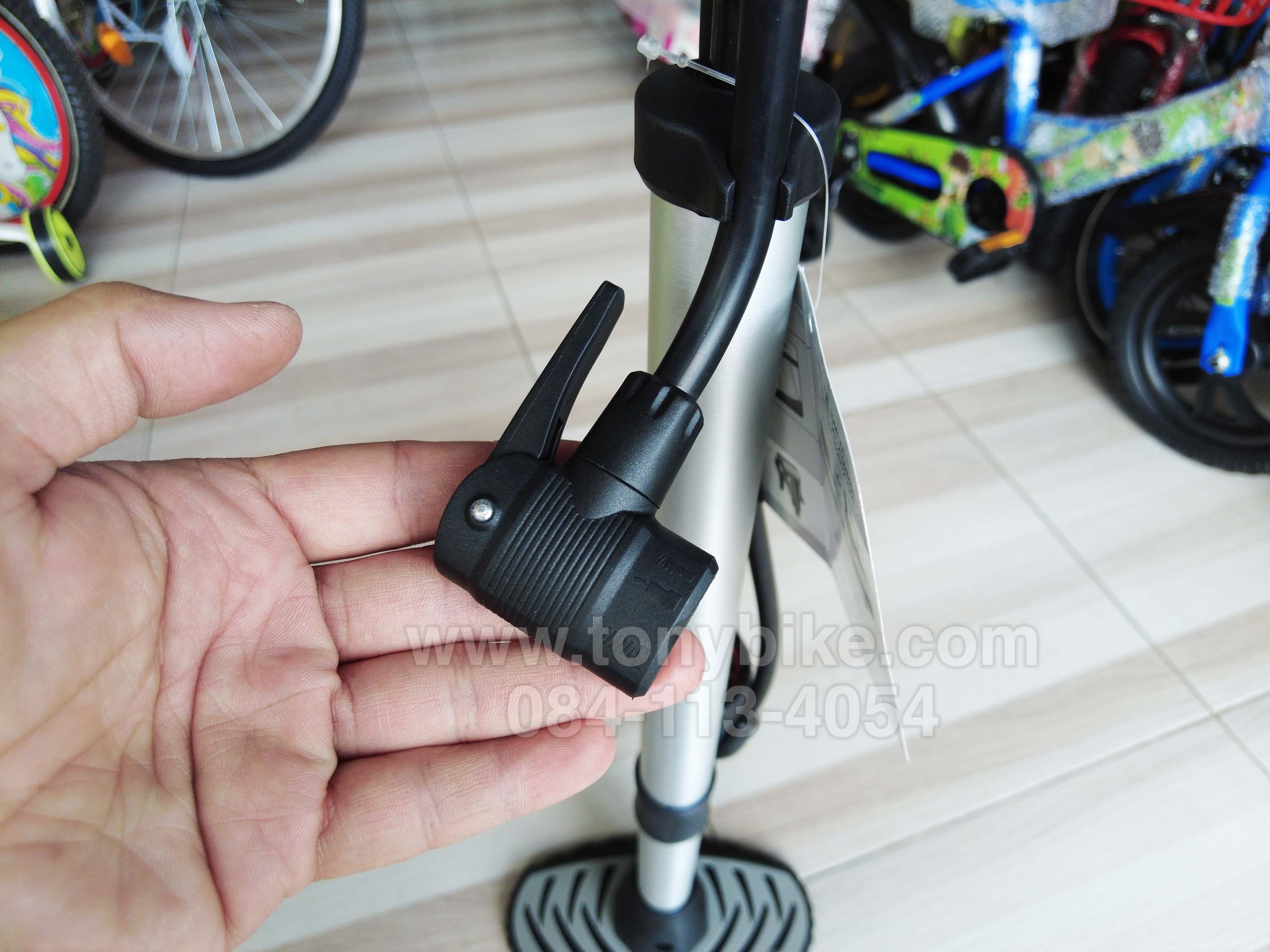 ที่สูบลมจักรยาน รุ่น CMP-117AG1 กระบอกอลูมิเนียม มีเกจวัดแรงดันลม หน้าปัด 5 ซม. (3 หัวสูบ A/V, F/V, D/V) 160 psi. 11 Bar