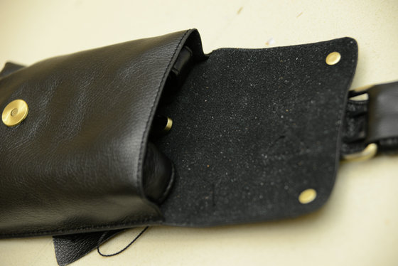 กระเป๋าแฟชั่น กระเป๋าสะพายไหล่ พร้อมส่ง หนังสีดำเรียบ ปรับสายได้ ใบเล็ก