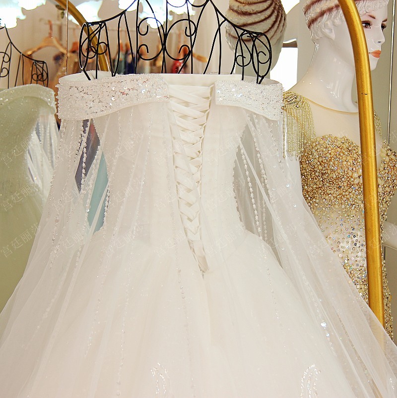 BRL021 **พรีออเดอร์**ชุดแต่งงานหรูหราประดับดอกไม้ผสมเพชรและคริสตัล สวยงามดุจเจ้าหญิง