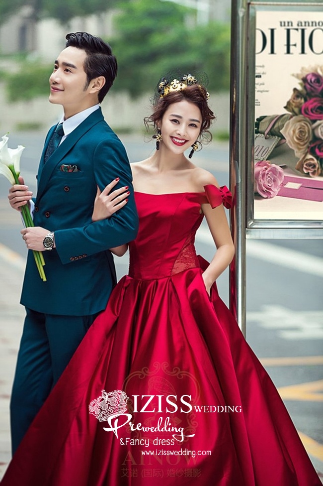 PW396- **พรีออเดอร์ค่ะ**ชุดคู่ถ่ายพรีเวดดิ้ง (prewedding dress) & ชุดแต่งงานแฟนซี (Fancy wedding dress)ชายหญิง "ธีมสีแดง"