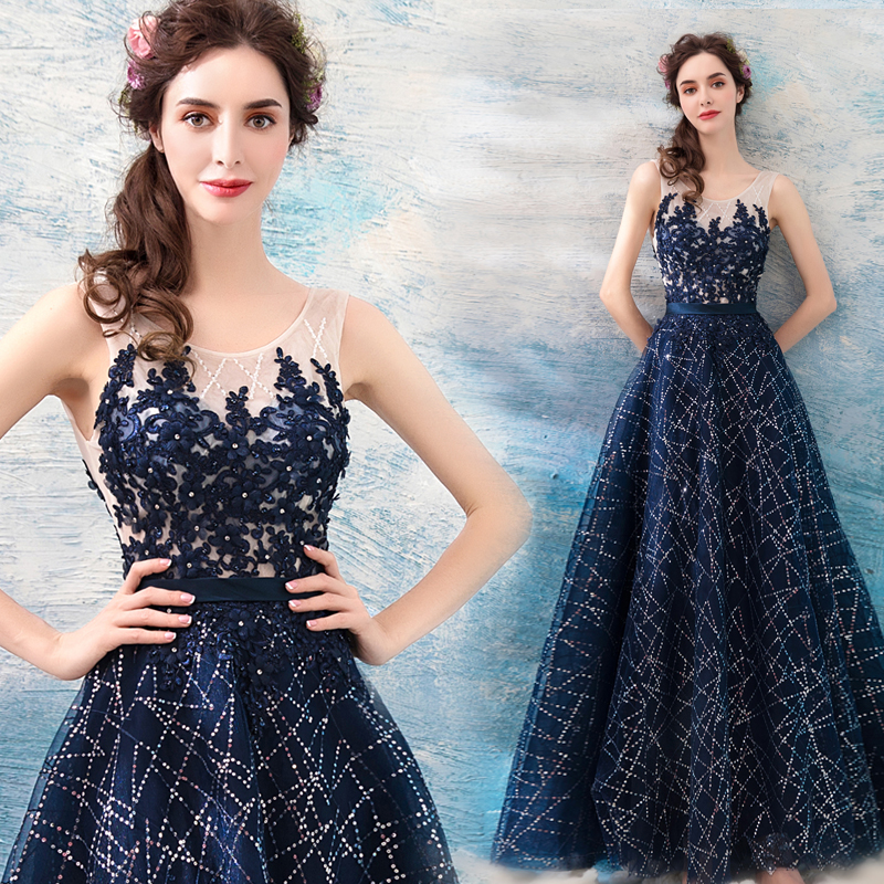 ชุดราตรีสีน้ำเงิน