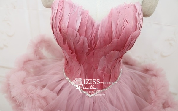 PW549- **พร้อมส่งสีชมพู พรีสีดำ สีขาวค่ะ**ชุดคู่ถ่ายพรีเวดดิ้ง (prewedding dress) & ชุดแต่งงานแฟนซี (Fancy wedding dress)ชายหญิง "ธีมสีชมพู"