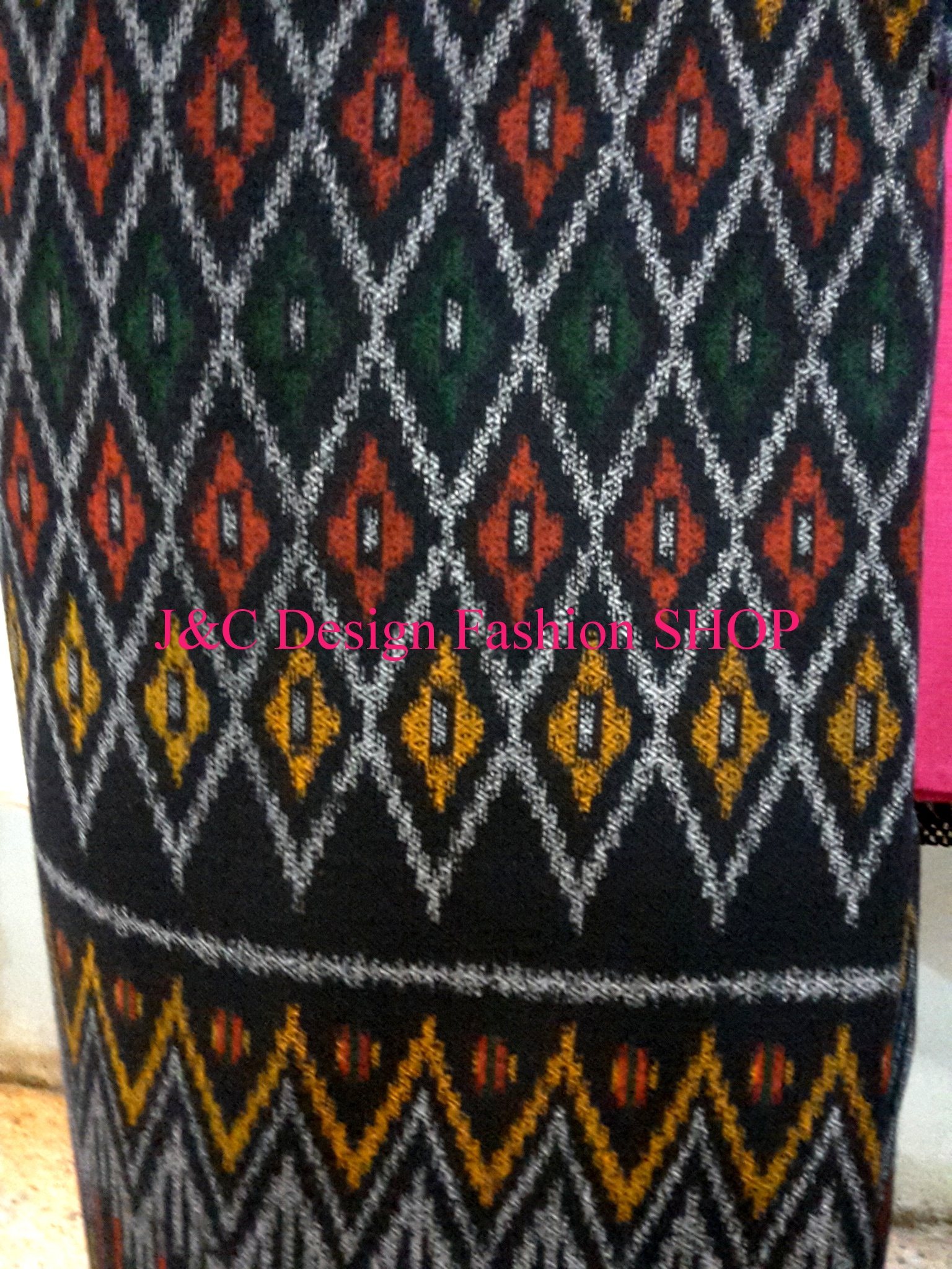 ผ้าถุงสำเร็จรูปแบบป้ายเลื่อนตะขอผ้าย้อมครามลายฟันปลากระจับ ผ้าถุงสำเร็จรูปมัดหมี่ลายนกยุง ผ้าฝ้ายมัดหมี่ตีนแดงตัดสำเร็จลายฟันปลากระจับ พร้อมส่ง