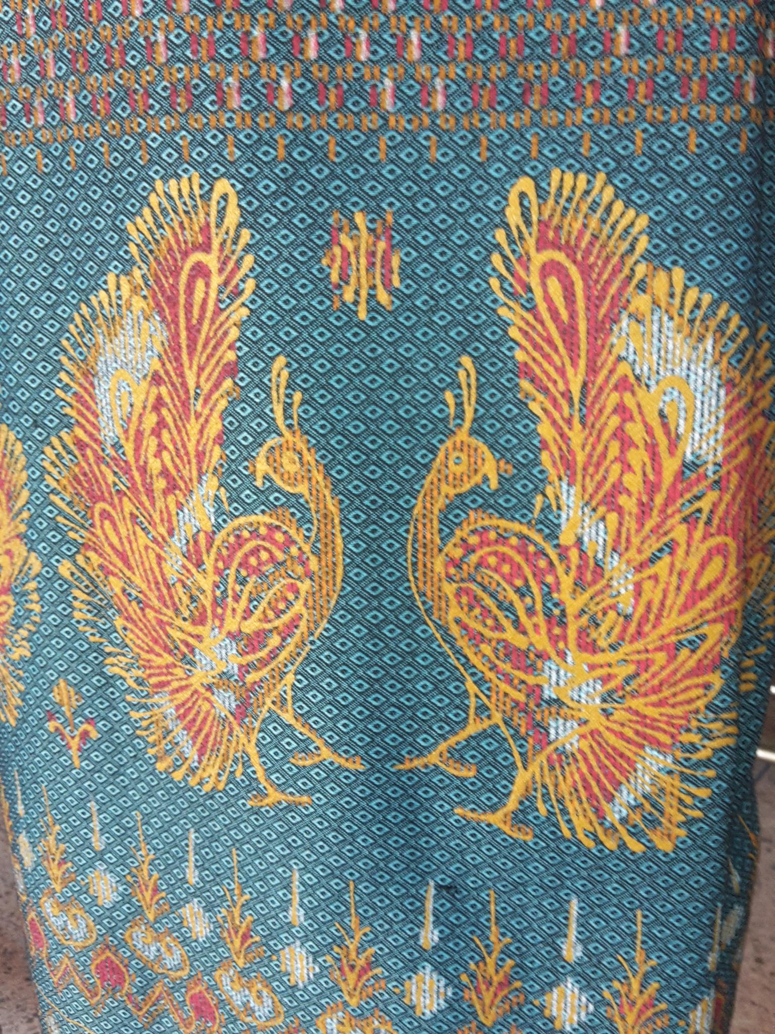 ผ้าถุงสำเร็จรูปแบบป้ายเลื่อนตะขอลายนกยุงสีฟ้า ผ้าถุงสำเร็จรูปมัดหมี่ลายนกยุงสีฟ้า ผ้าฝ้ายมัดหมี่ตีนแดงสี่ตะกรอตัดสำเร็จลายนกยุงสีฟ้าลายลูกแก้วในตัว พร้อมส่ง