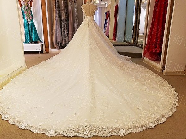 BRL071 **พรีออเดอร์**ชุดแต่งงานหรูหราประดับดอกไม้ผสมเพชรและคริสตัล สวยงามดุจเจ้าหญิง