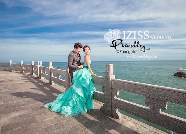 PW267 **พร้อมส่งเฉพาะชุดผู้หญิง** ชุดคู่ถ่ายพรีเวดดิ้ง (prewedding dress) & ชุดแต่งงานแฟนซี (Fancy wedding dress)ชายหญิง "ธีมสีเขียว-น้ำตาล"