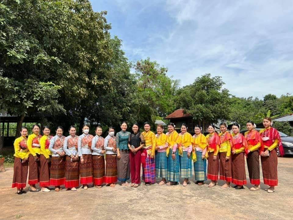 ผ้ามัดหมี่ตีนแดง #ผ้าซิ่นมัดหมี่ตีนแดง #ผ้าถุงฝ้ายมัดหมี่ตีนแดงบุรีรัมย์ #ผ้าทอพื้นเมือง ขนาดยาว 4 เมตร ทำผ้านุ่งโจง ทำผ้าถุง ทำผ้าซิ่น ตัดชุด