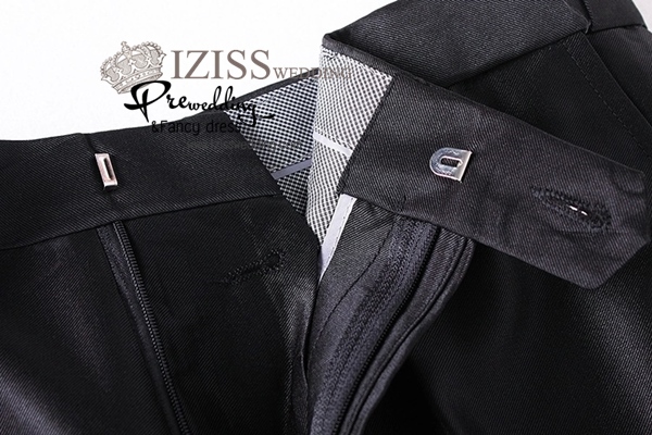 ST054- **พร้อมส่ง**สูทผู้ชายสีดำมันวาว แขนยาว แบบกระดุม2กระดุม พร้อมกางเกง ชุดสูทเจ้าบ่าว สูทแฟนซี ถ่ายพรีเวดดิ้ง & ชุดแต่งงานแฟนซี (Fancy wedding dress) สูทผู้ชายสีดำมันวาว