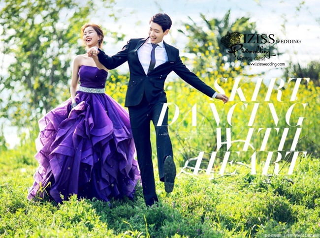 PW405- **พร้อมส่ง**ชุดคู่ถ่ายพรีเวดดิ้ง (prewedding dress) & ชุดแต่งงานแฟนซี (Fancy wedding dress)ชายหญิงสไตล์เจ้าชายเจ้าหญิง "ธีมสีม่วง"