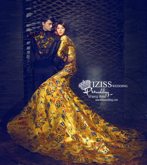PW337 **พร้อมส่งเฉพาะชุดผญ.**ชุดกี่เพ้าจีน ชุดถ่ายพรีเวดดิ้ง (prewedding dress) & ชุดแต่งงานแฟนซี (Fancy wedding dress)ชายหญิง "ธีมสีเหลือง-ดำ"