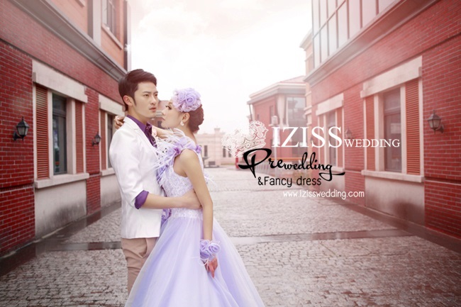 PW131 - Pre order ชุดคู่ถ่ายพรีเวดดิ้ง (prewedding dress) & ชุดแต่งงานแฟนซี (Fancy wedding dress)ชายหญิง "ธีมสีม่วง-ขาว"