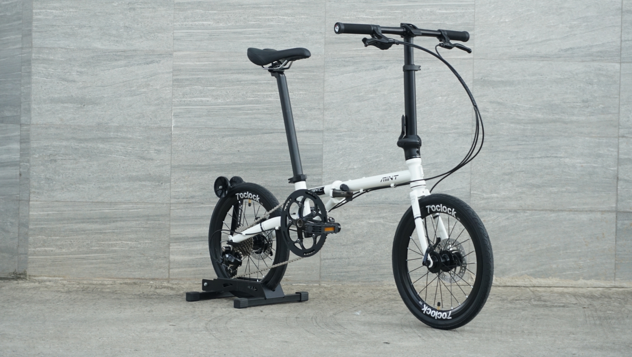 MINT : T9-349 จักรยานพับได้ เฟรมโครโมลี่ 9 สปีด ดิสเบรก นน. 11.5 กก. นุ่มนวล ปั่นสบาย