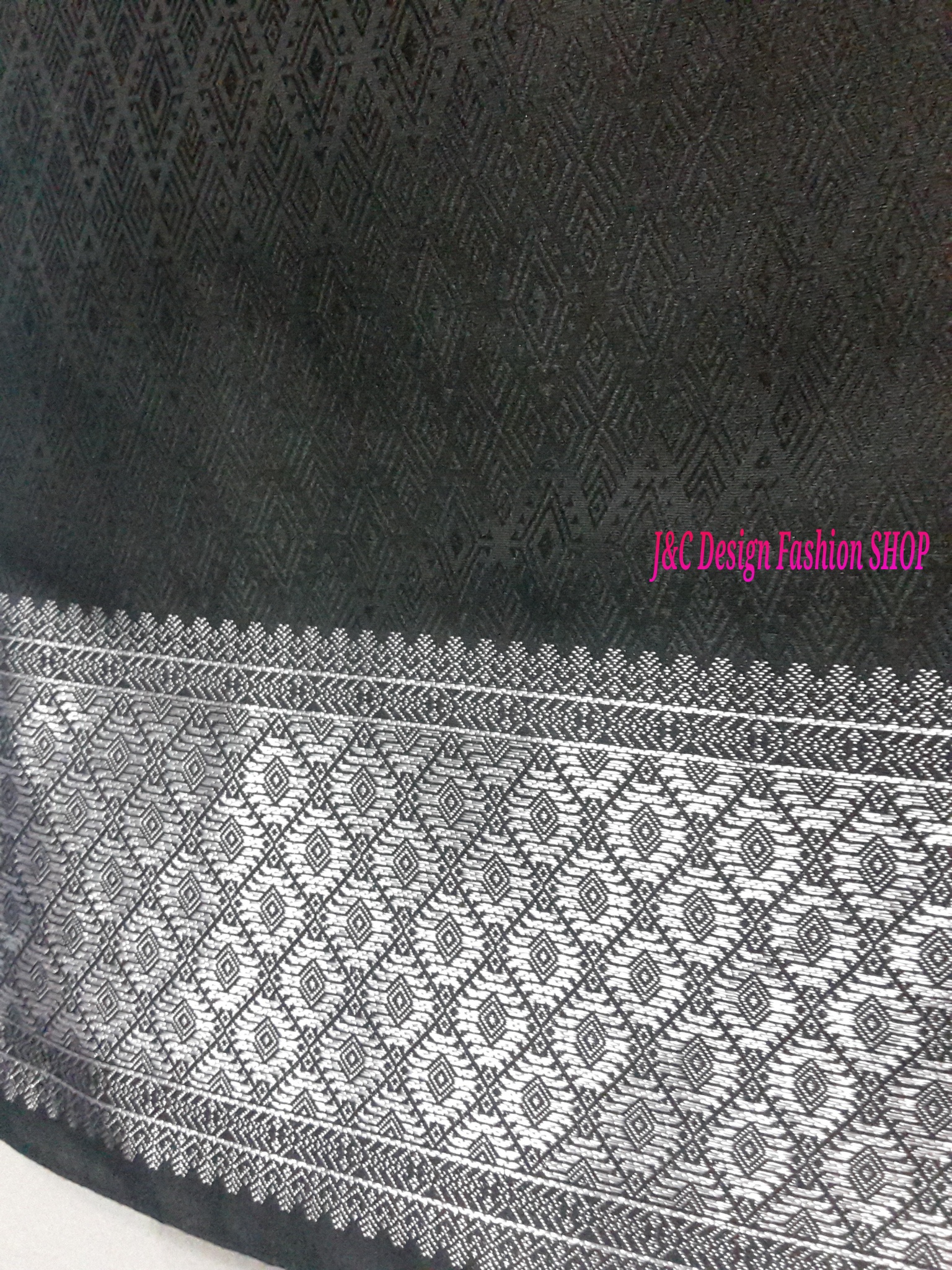 ผ้าถุงสำเร็จรูปสีดำ ผ้าถุงไหมลาวสำเร็จรูปตีนจกสีดำ แบบป้ายเลื่อนตะขอสีดำ