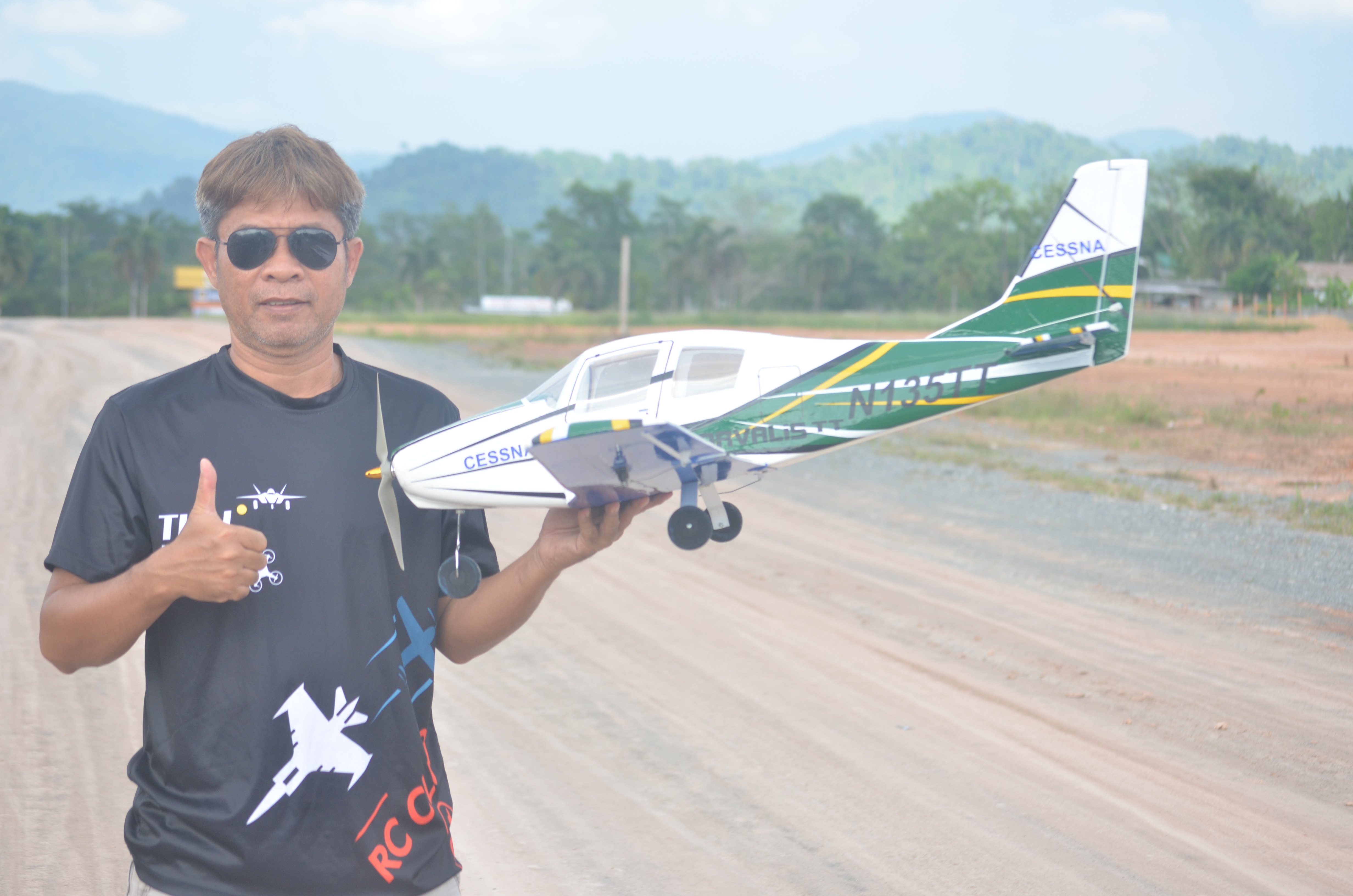 เสื้อกีฬาเครื่องบินบังคับ THAIWORLDTOY-RC V2.