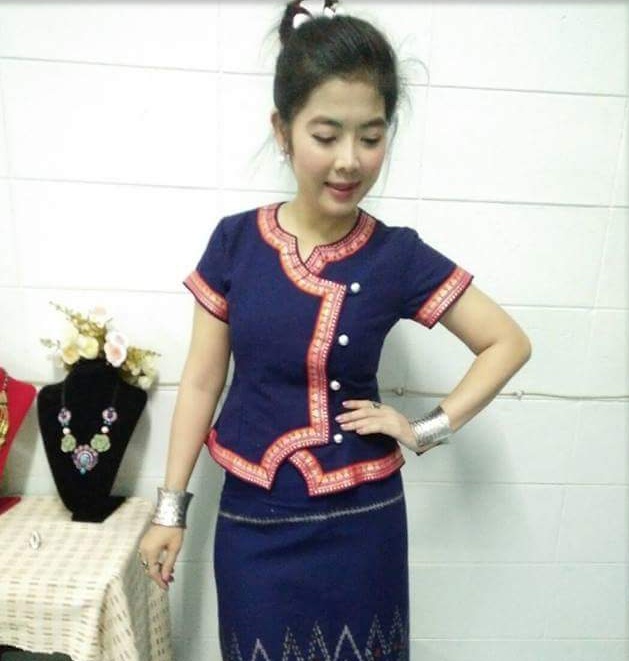 เสื้อผ้าไทยสไตน์อิสาน เสื้อผ้าฝ้ายสีครามภูไทย เสื้อใส่ผ้าซิ่นสีสีกรมท่า เสื้อผ้าฝ้ายสีน้ำเงินคอจีนกระดุมหน้า