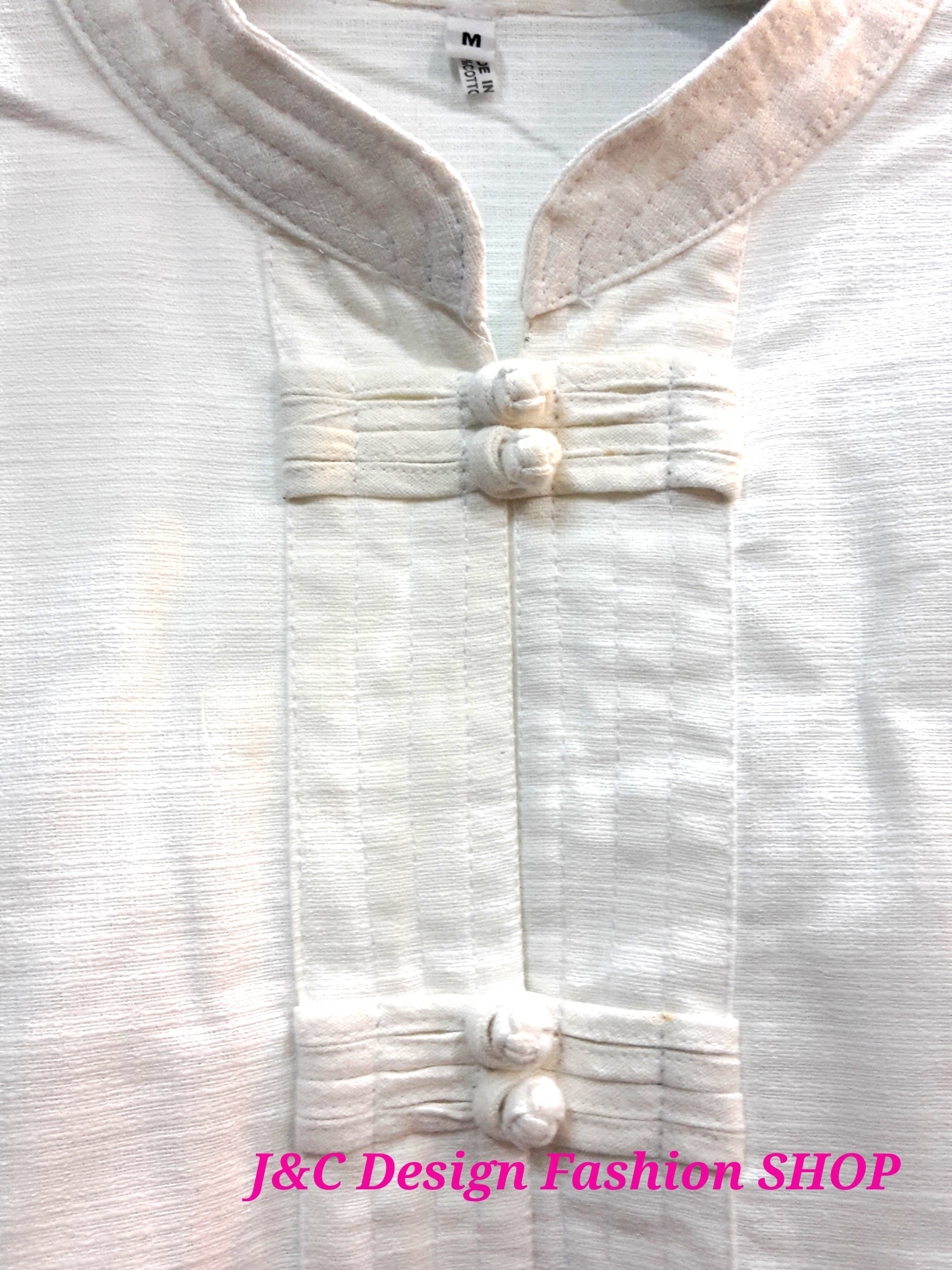 เสื้อผ้าไทยชายแขนยาวสีขาว เสื้อผ้าฝ้ายชายแต่งกระดุ้มปั้นแต่งขลิบสีครีม เสื้อผ้าพื้นเมืองชายวัยรุ่นกระเป๋าเว้า