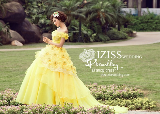 PW235 - **พรีออเดอร์** ชุดคู่ถ่ายพรีเวดดิ้ง (prewedding dress) & ชุดแต่งงานแฟนซี (Fancy wedding dress)ชายหญิง "ธีมสีเหลือง-ส้ม"