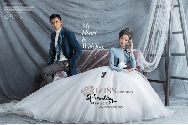 PW600- **พรีออเดอร์**ชุดแต่งงานแฟนซี ชุดเดรสสีฟ้าขาว ชุดถ่ายพรีเวดดิ้ง (prewedding dress) & ชุดแต่งงานแฟนซี (Fancy wedding dress) "ธีมสีฟ้าขาว"