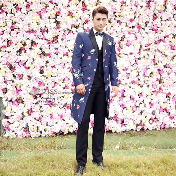 ST112- **พรีออเดอร์**สูทยาวแฟนซีผู้ชายสีน้ำเงินลายดอกไม้ ชุดสูทเจ้าบ่าว สูทแฟนซี ถ่ายพรีเวดดิ้ง & ชุดแต่งงานแฟนซี (Fancy wedding dress) สูทยาวผู้ชายสีน้ำเงินลายดอกไม้