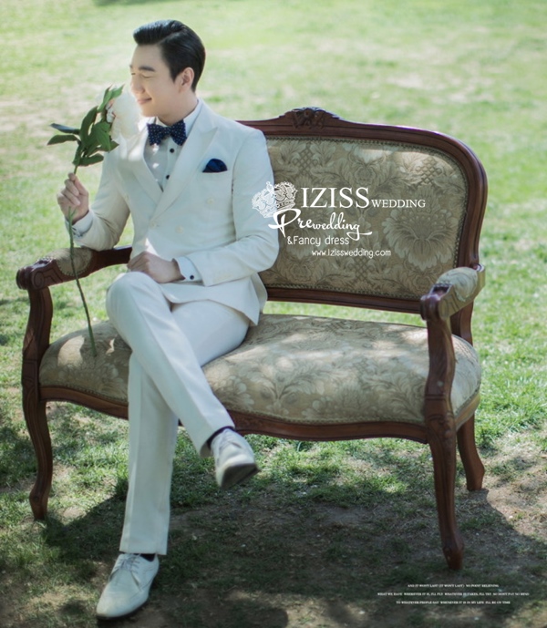 PW469-**พรีออเดอร์**ชุดแต่งงานเดรสสีขาว ชุดยกน้ำชา ชุดถ่ายพรีเวดดิ้ง (prewedding dress) & ชุดแต่งงานแฟนซี (Fancy wedding dress) "ธีมสีขาว"