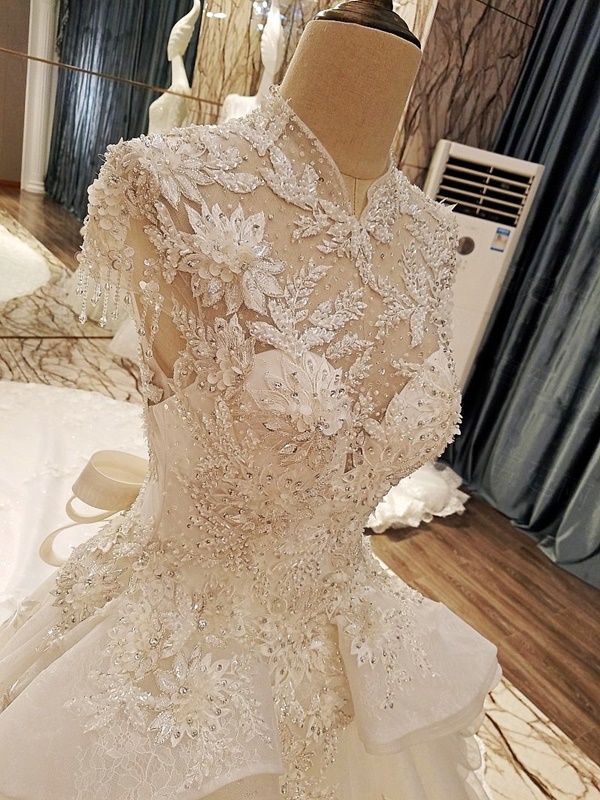 BRL072 **พรีออเดอร์**ชุดแต่งงานหรูหราประดับดอกไม้ผสมเพชรและคริสตัล สวยงามดุจเจ้าหญิง