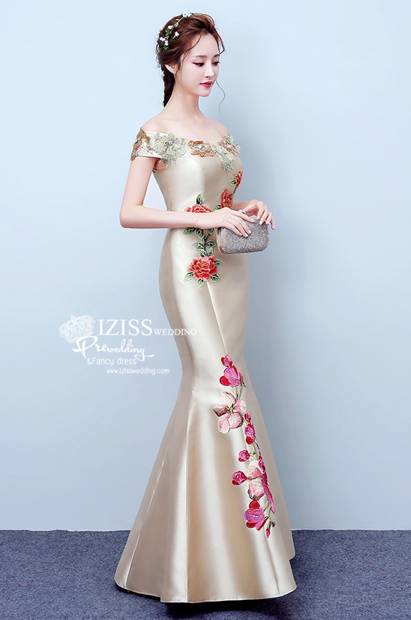 PW495 - **พร้อมส่งสีทอง สีแดงและสีฟ้าค่ะ** ชุดกี่เพ้าสีทอง ชุดคู่ถ่ายพรีเวดดิ้ง (prewedding dress) & ชุดแต่งงานแฟนซี (Fancy wedding dress)ชายหญิง "ธีมสีทอง"