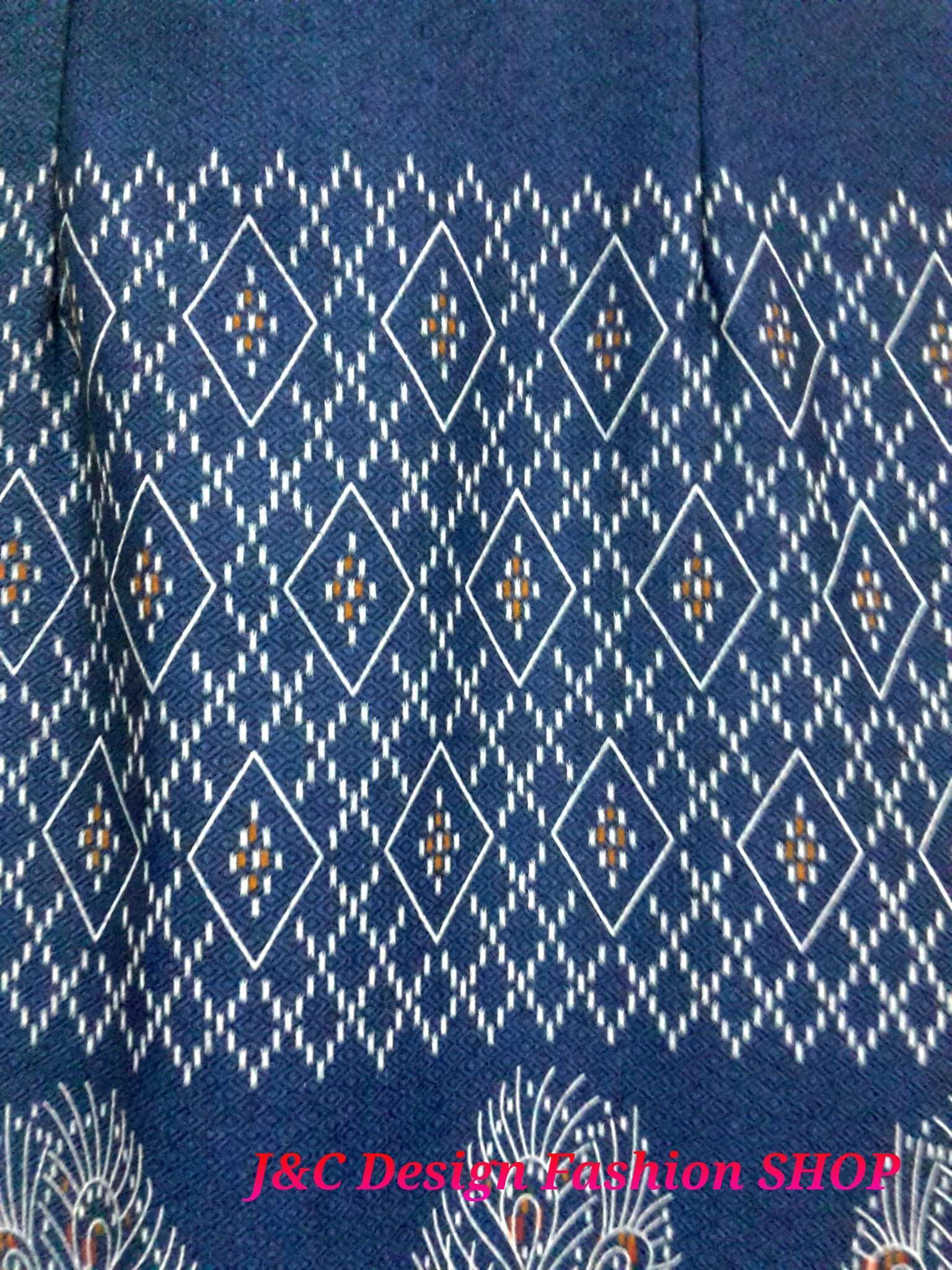 ผ้าถุงสำเร็จรูปแบบป้ายเลื่อนตะขอผ้าย้อมครามลายนกยุงสีฟ้า ผ้าถุงสำเร็จรูปมัดหมี่ลายนกยุง ผ้าฝ้ายมัดหมี่ตีนแดงตัดสำเร็จลายนกยุง พร้อมส่ง