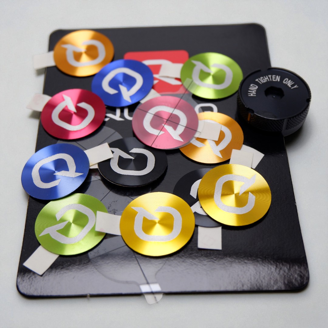 QUARQ Color Battery Lid Decals (7 ชิ้น) ฝาปิดแบตเตอรี่ + สติ๊กเกอร์ตกแต่งอะลูมิเนียม สำหรับ Power Meter รุ่น DZero & ADX