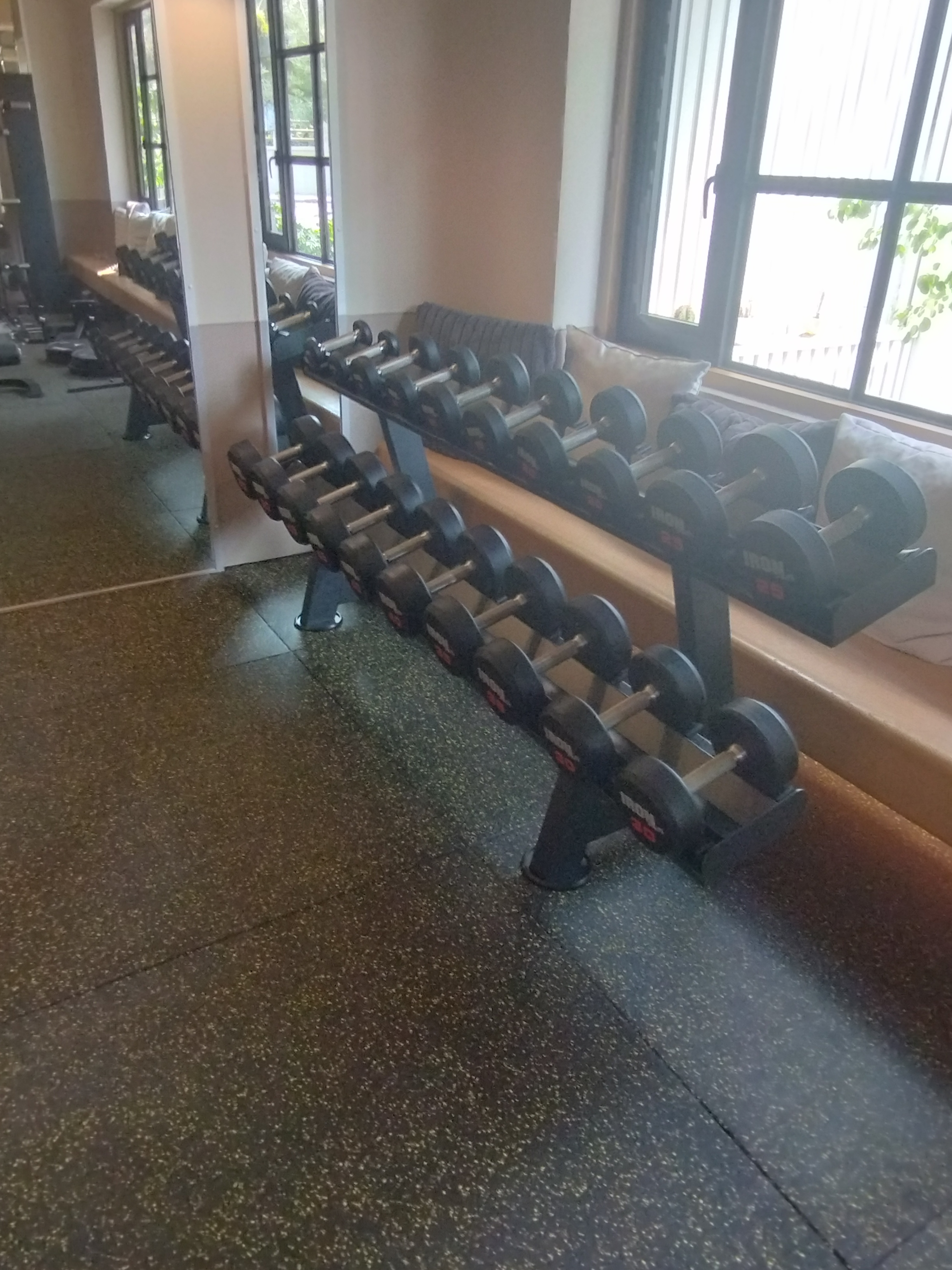 เฟม คลินิกกายภาพบำบัด FAME PHYSIO CLINIC