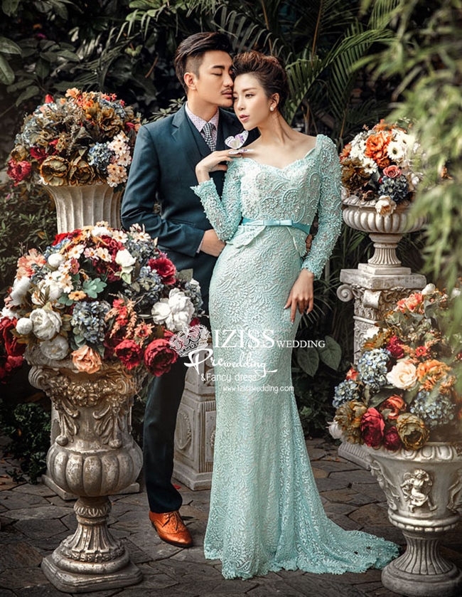 PW404- **พรีออเดอร์**ชุดคู่ถ่ายพรีเวดดิ้ง (prewedding dress) & ชุดแต่งงานแฟนซี (Fancy wedding dress)ชายหญิงสไตล์เจ้าชายเจ้าหญิง "ธีมสีเขียว"