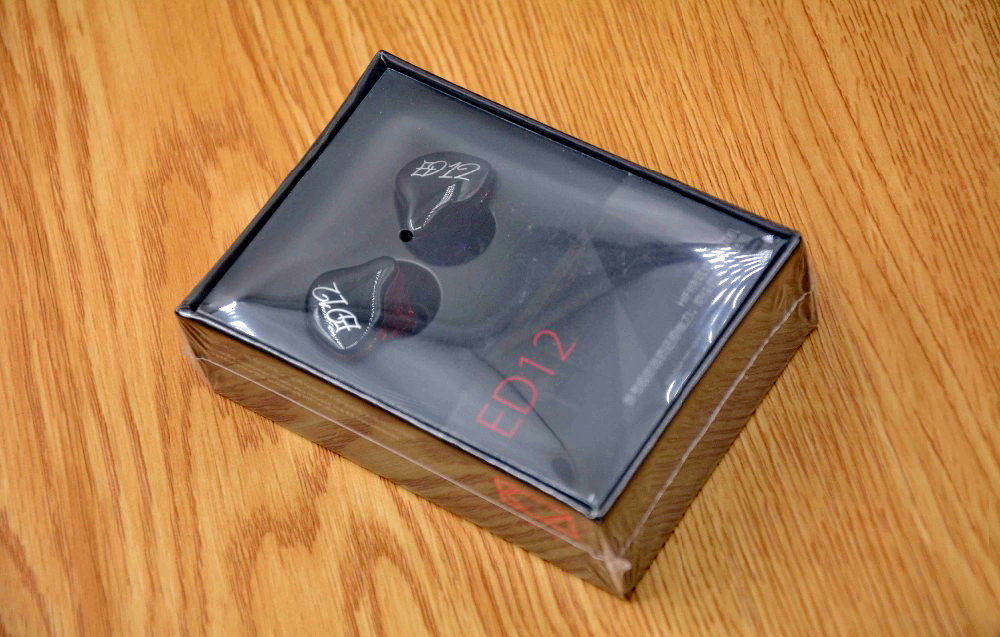 ขาย KZ ED12 หูฟังแบบ Sport ถอดสายได้ รูปทรง 3 มิติ เบสลึก เสียงคมชัดทุกย่าน