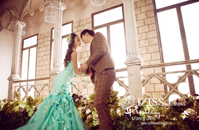 PW161 - **พร้อมส่งเฉพาะชุดผญ.** ชุดคู่ถ่ายพรีเวดดิ้ง (prewedding dress) ชุดคู่รัก & ชุดแต่งงานแฟนซี (Fancy wedding dress)ชายหญิง "ธีมสีเขียวมินต์-น้ำตาลค่ะ""