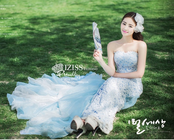 PW382 - **พรีออเดอร์**ชุดคู่ถ่ายพรีเวดดิ้ง (prewedding dress) & ชุดแต่งงานแฟนซี (Fancy wedding dress)ชายหญิง "ธีมสีฟ้า"