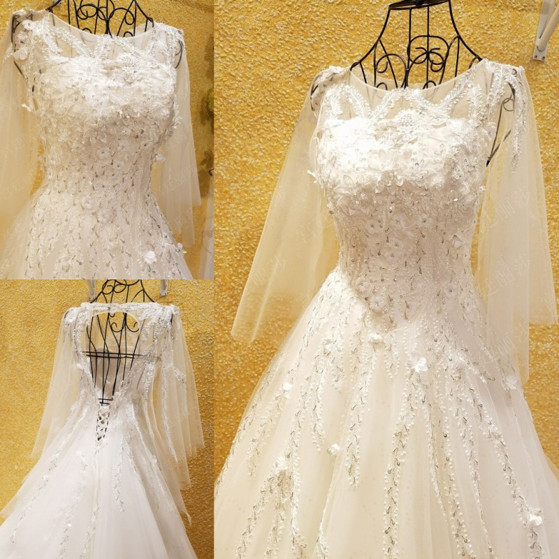 BRL036 **พรีออเดอร์**ชุดแต่งงานหรูหราประดับดอกไม้ผสมเพชรและคริสตัล สวยงามดุจเจ้าหญิง