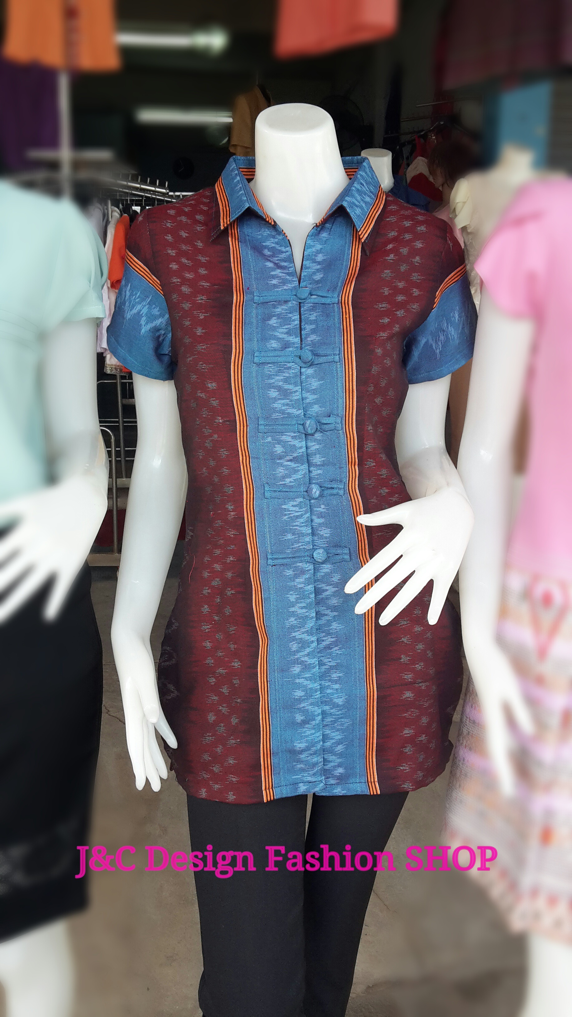 เสื้อผ้าไทย เสื้อผ้าฝ้าย เสื้อผ้าฝ้ายมัดหมี่ตีนแดง เสื้อทำงาน เสื้อผ้าฝ้ายลายมัดหมี่(โทนฟ้า)