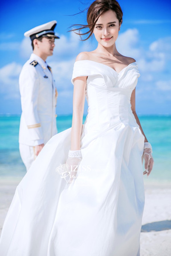 PW455- **พรีออเดอร์เฉพาะชุดผู้หญิง**ชุดแต่งงานเดรสสีขาว ชุดยกน้ำชา ชุดถ่ายพรีเวดดิ้ง (prewedding dress) & ชุดแต่งงานแฟนซี (Fancy wedding dress) "ธีมสีขาว"